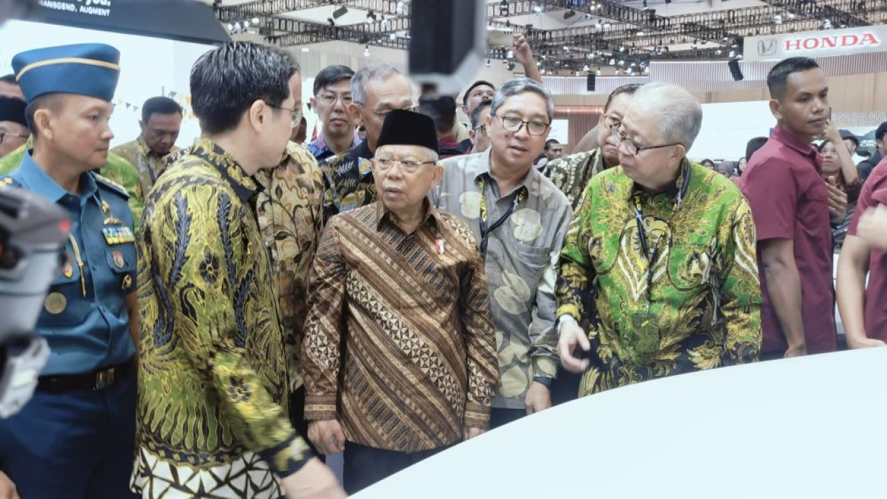 Wapres KH Ma'ruf Amin meminta kepada para pelaku industri otomotif untuk mengoptimalkan kapasitas produksi dan ekspor industri otomotif nasional. (Foto: Adiantoro/NTV)