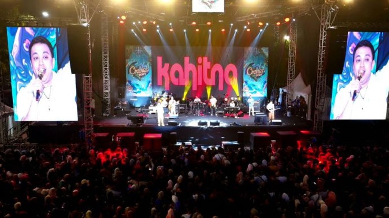 Kahitna Manjakan Penggemarnya di SMA Labschool Cibubur. (Foto: Istimewa)