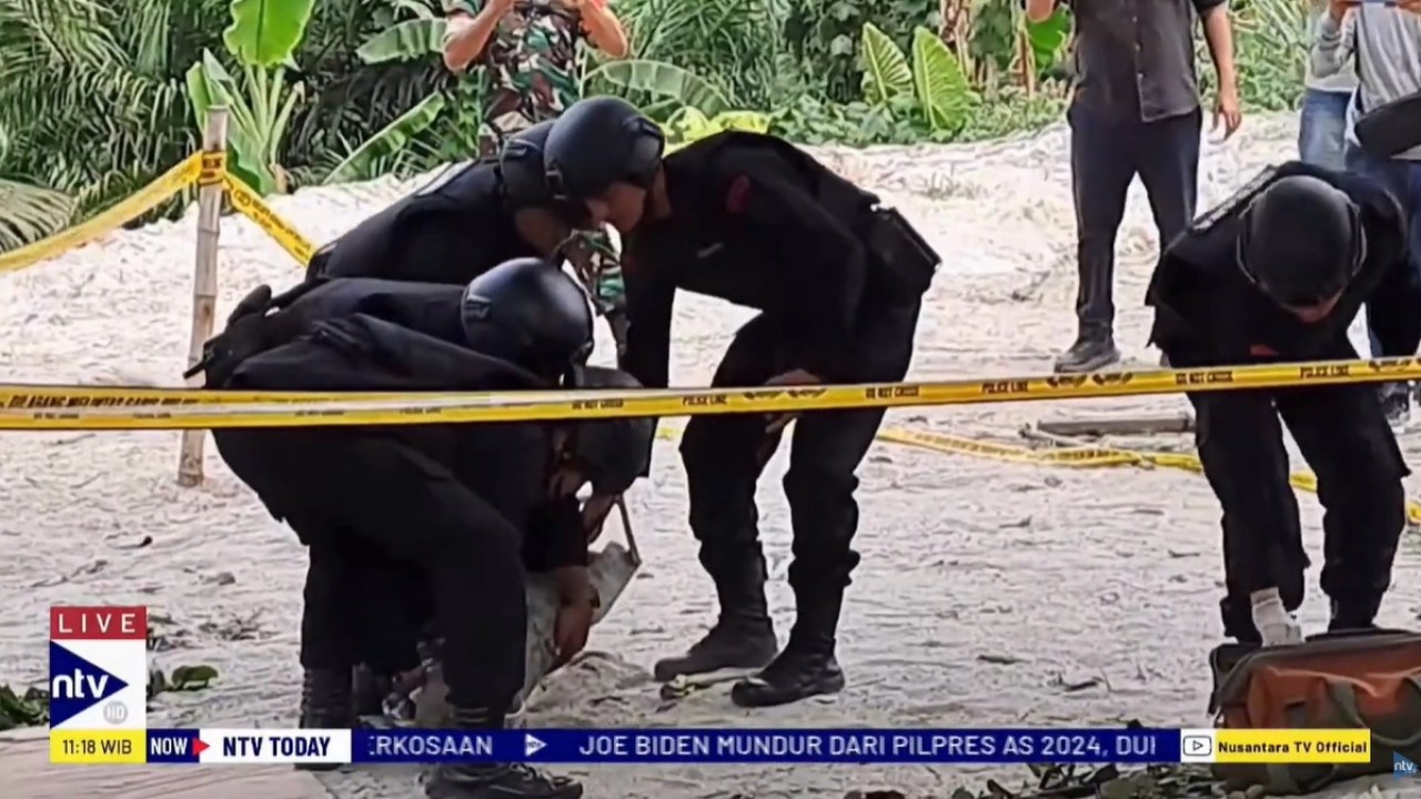 Sebuah rudal ditemukan seorang pemulung besi tua bernama Dion Sembiring, di bawah Jembatan Indrapura, Air Putih, Batu Bara, Sumatera Utara.