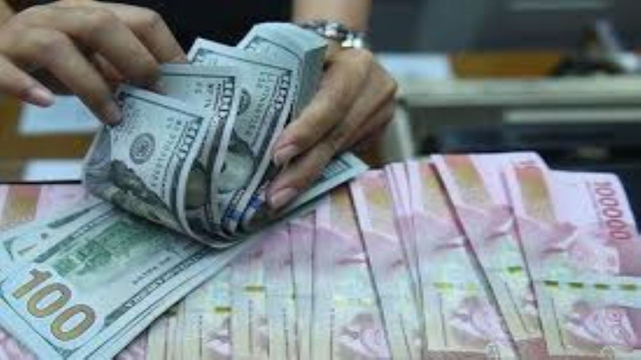 Mata uang Rupiah dan Dolar AS/ist