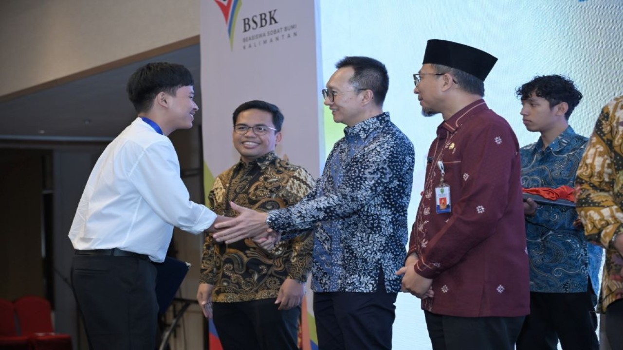 Inaugurasi Beasiswa Sobat Bumi Kalimantan dari Pertamina diserahkan kepada 15 putra-putri terbaik Kalimantan/Foto: Istimewa