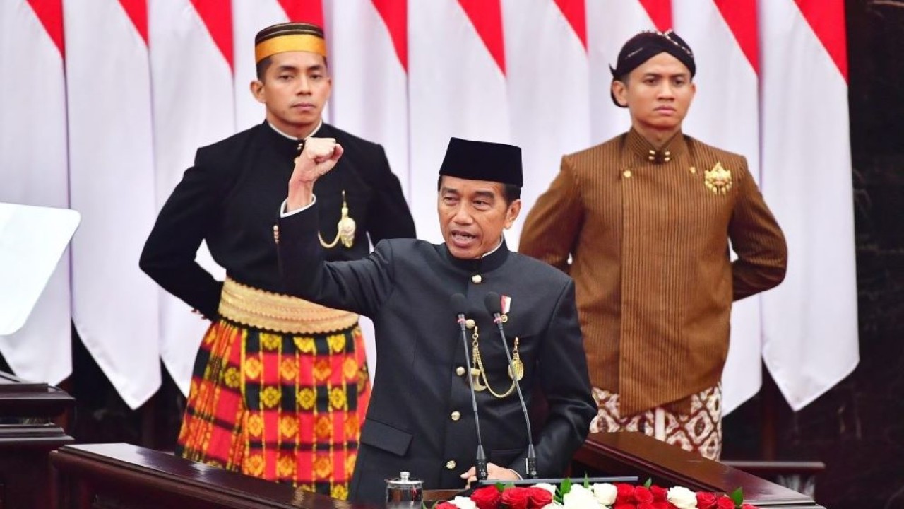 Presiden Jokowi dalam Pidatonya pada Sidang Tahunan MPR RI dan Sidang Bersama DPR dan DPD RI Tahun 2024, di Gedung Nusantara MPR/DPR/DPD RI, Jakarta, Jumat (16/08/2024). (Foto: BPMI Setpres/Vico)