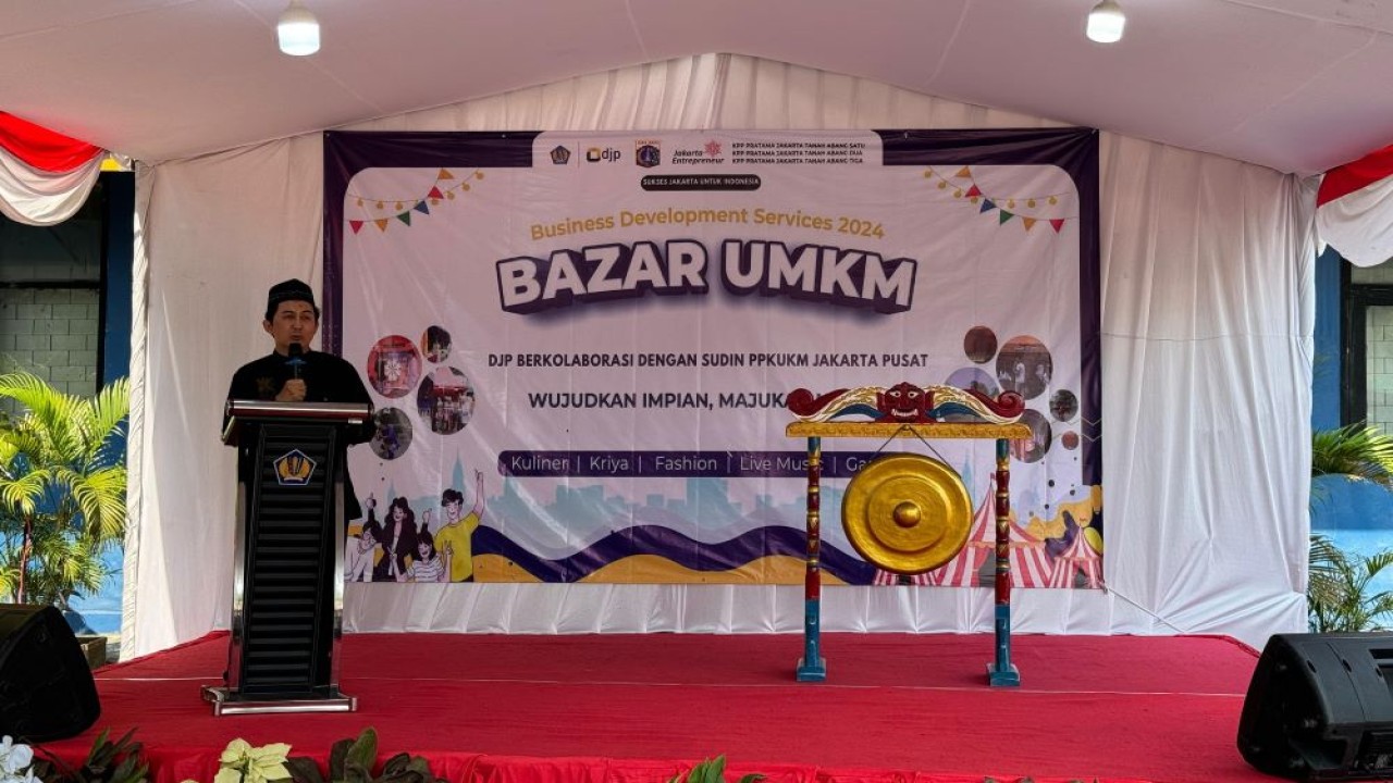 Kepala Kanwil DJP Jakarta Pusat, Eddi Wahyudi memberikan sambutan seklaigus membuka rangkaian acara Business Development Services (BDS) dengan tema "UMKM Tanah Abang: Wujudkan Impian, Majukan Negeri" bekerjasama dengan UMKM Jakpreneur. (Foto: Dok/Istimewa)