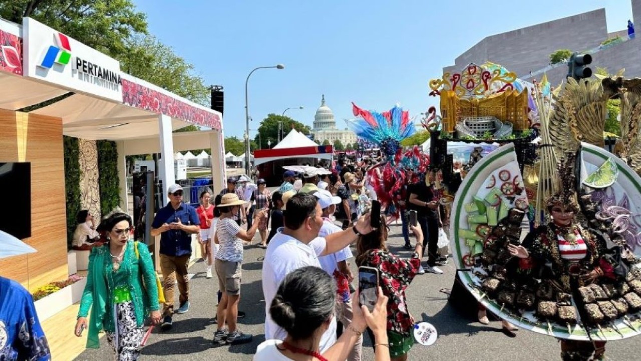 PT Pertamina (Persero) kembali hadir di ajang internasional untuk memperkenalkan kebijakan keberlanjutan Pertamina dan mendorong mitra UMKM Binaan masuk ke pasar global melalui WOW Indonesia Festival 2024 di Washington DC, Amerika Serikat (AS), pada Minggu, 25 Agustus 2024. (Foto: Dok/Pertamina)