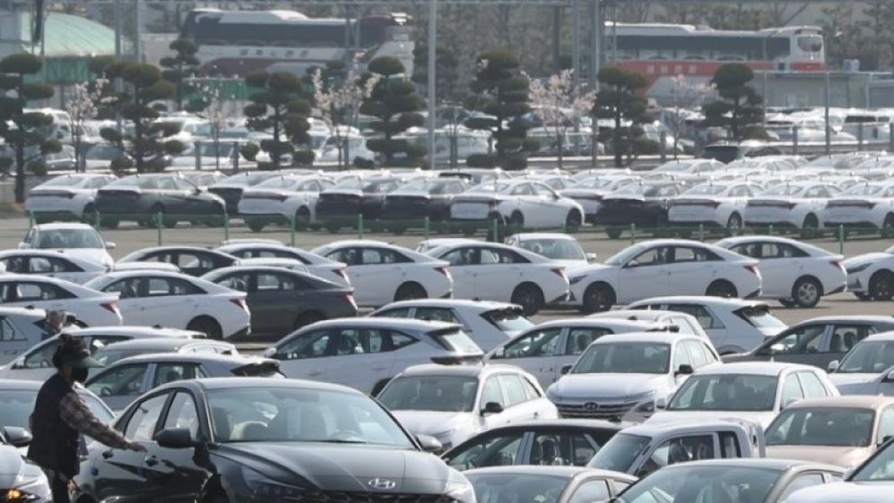 Kendaraan produksi baru dari Hyundai Motor di Ulsan yang menunggu untuk dikirim ke pelanggan. (Foto: Yonhap)