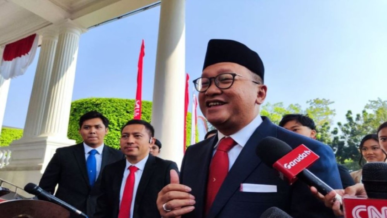 Mantan Duta Besar Indonesia untuk Amerika Serikat (AS) Rosan Roeslani tiba di Istana Kepresidenan Jakarta, Senin (19/8/2024) pagi. (Foto: ANTARA/Mentari Dwi Gayati)