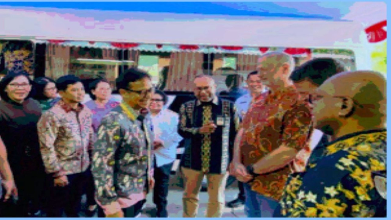 Menteri Kesehatan Budi Gunadi Sadikin dan Pj. Gubernur Papua Ribka Haluk disambut oleh Direktur & Executive Vice President (EVP) Sustainable Development PTFI Claus Wamafma dan Senior Manajemen PTFI saat tiba di area Program Malaria Control PTFI, Rabu (17/8)/Foto: Istimewa