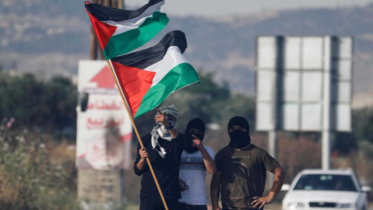 Anggota biro politik gerakan pejuang Palestina, Izzat al-Risheq mengatakan, para sandera tewas di Gaza akibat pemboman yang dilancarkan militer Israel. (Foto: Reuters)