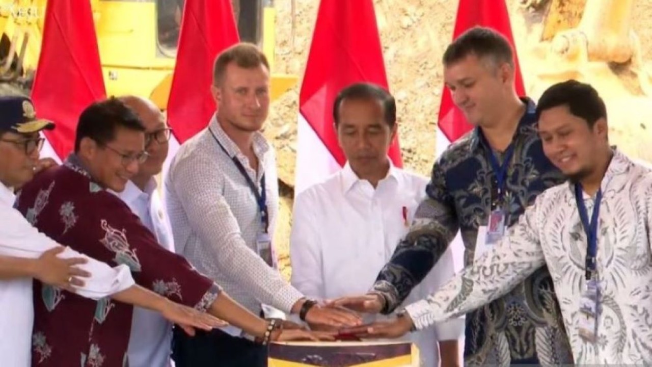 Tangkapan layar Presiden Joko Widodo saat meresmikan dimulainya pembangunan kawasan resor mewah Magnum Resort Nusantara di IKN, Kalimantan Timur, Rabu (25/9/2024). (Foto: ANTARA/YouTube Sekretariat Presiden)