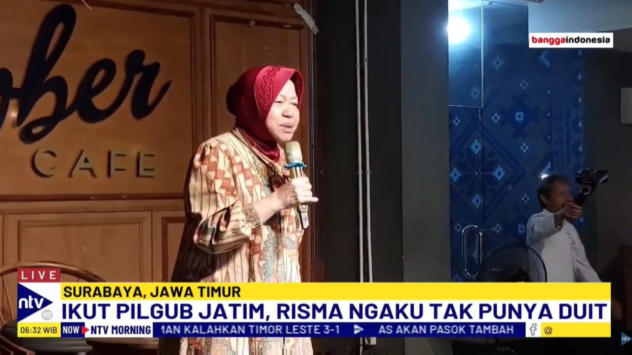 Calon gubernur Jawa Timur Tri Rismaharini menemui ratusan relawan di Surabaya saat hari pertama kampanye.