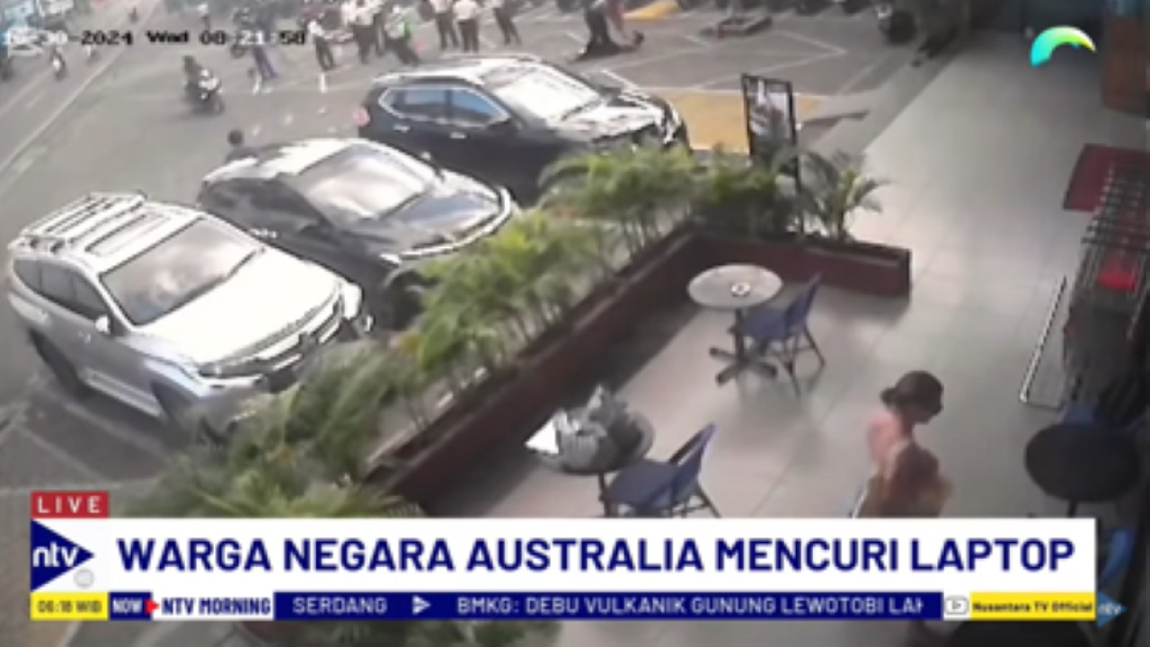 Bule cantik asal Australia tertangkap kamera pengawas mencuri laptop di salah satu minimarket di Bali