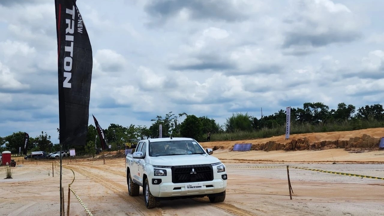 Para konsumen diajak menguji ketangguhan Mitsubishi All-New Triton. (Foto: Istimewa/Mitsubishi Motors)