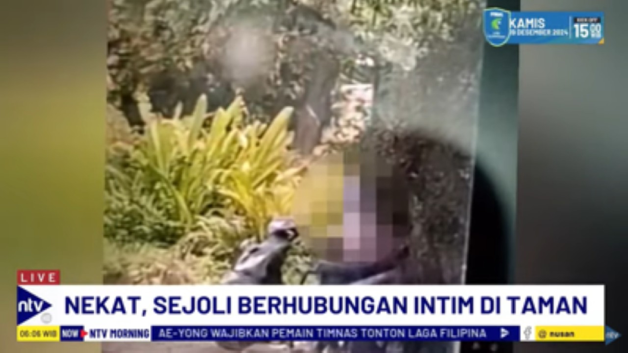 Sepasang remaja tertangkap kamera berbuat mesum di ruang terbuka GOR Sasana Krida Probolinggo, Jawa Timur