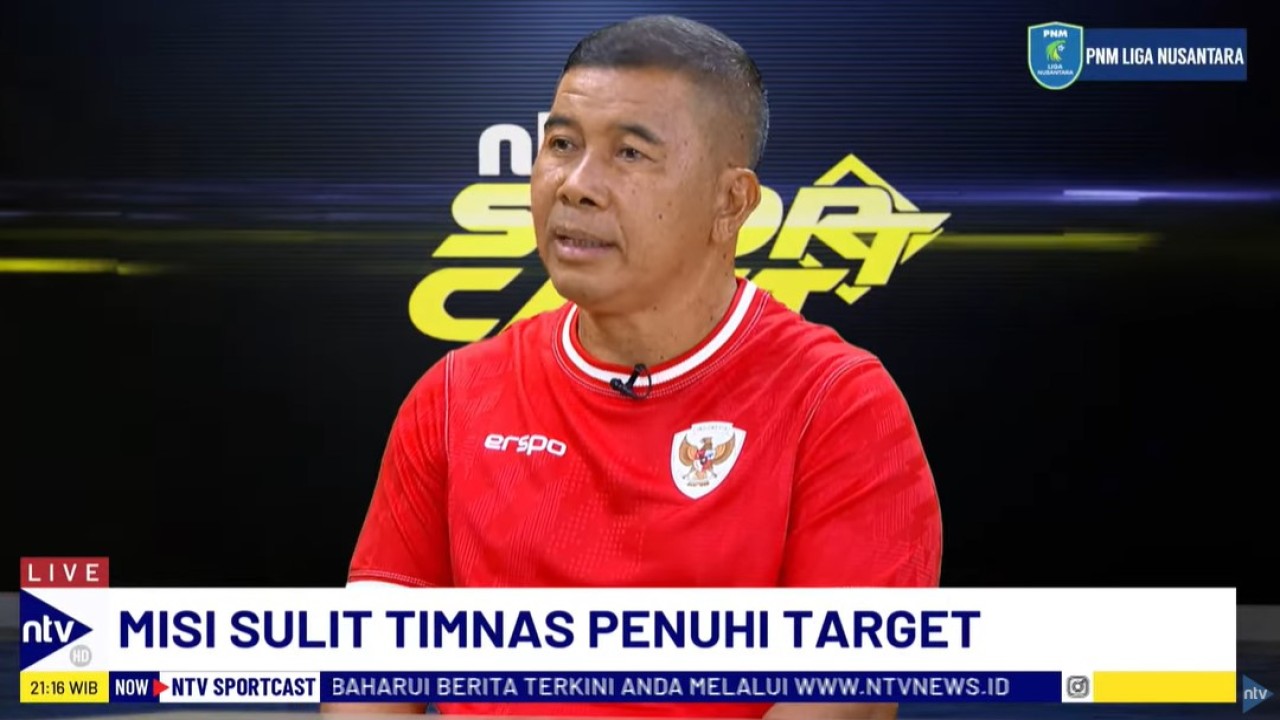 Mantan pemain timnas Indonesia, Francis Wewengkang dalam program SportCast Nusantara TV bersama analis sepak bola, Rais Adnan, yang dipandu jurnalis senior Boy Noya, Jumat, 20 Desember 2024.