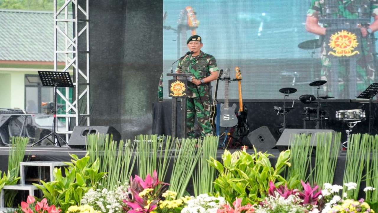 Panglima Kostrad (Pangkostrad) Letjen TNI Mohammad Fadjar, MPICT memberikan sambutan pada peresmian Pembangunan Tahap I Batalyon Intai Tempur (Yon Taipur) Kostrad di Desa Sukadami, Kecamatan Cikarang Selatan, Kabupaten Bekasi, Jawa Barat, Kamis (9/1/2025)/Foto: Istimewa
