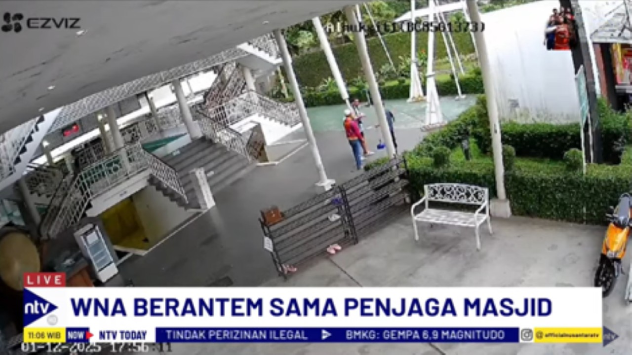 Seorang WNA Arb Saudi terlibat baku hantam dengan marbot masjid di Bogor gegara ditegur pakai sandal