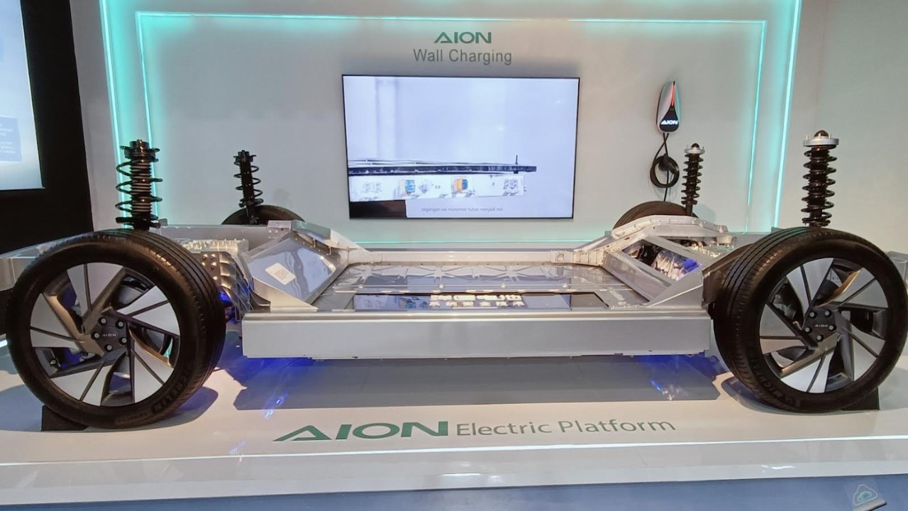 AION sebagai pelopor dalam teknologi otomotif masa depan, menghadirkan desain sasis dan baterai yang inovatif. (Foto: Adiantoro/NTV)