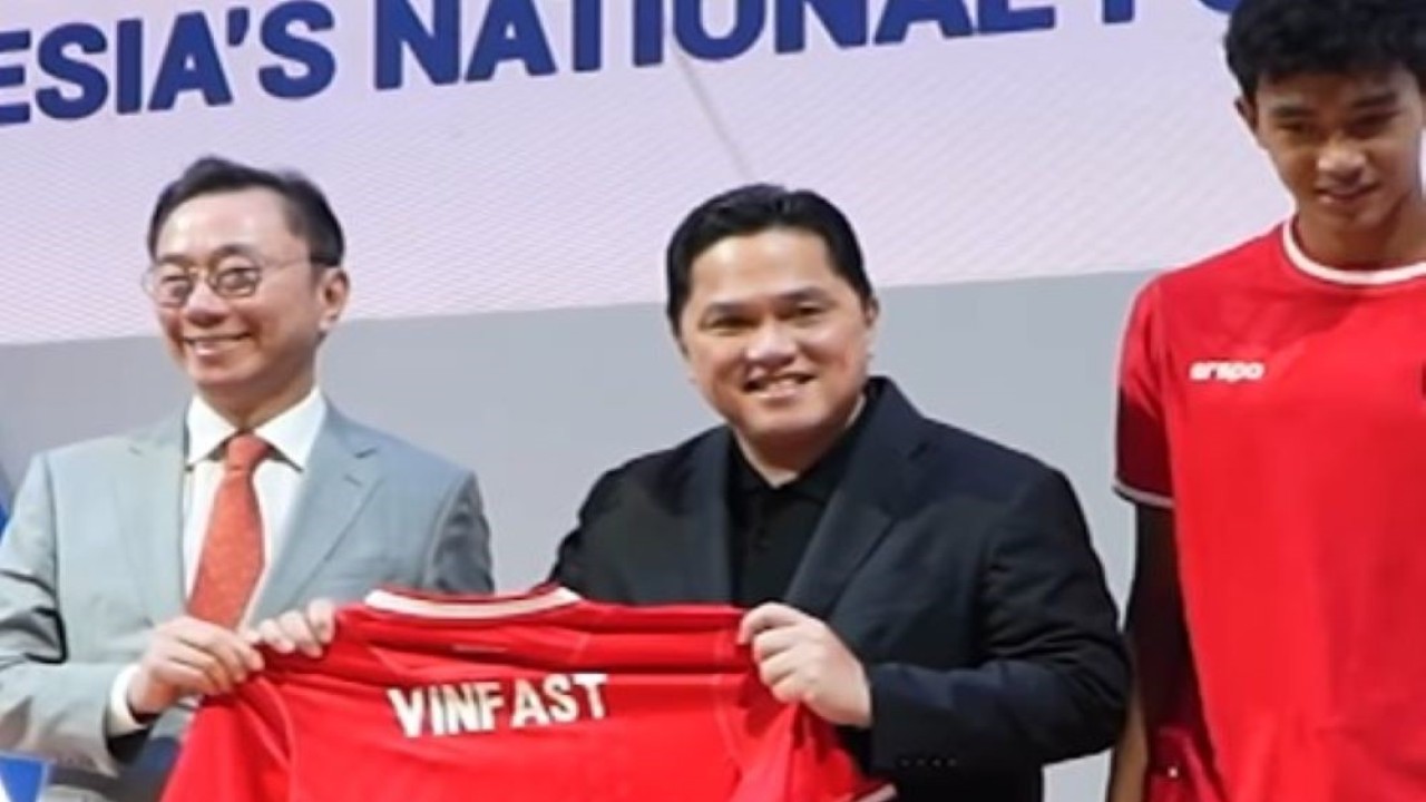 Menteri BUMN Erick Thohir memberikan apresiasi terhadap komitmen VinFast dalam mendukung Timnas Indonesia. (Foto: Adiantoro/NTV)
