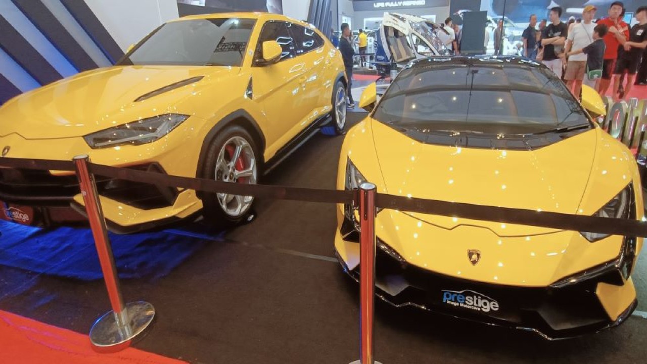 Lamborghini Huracan Tecnica dan Urus S turut memeriahkan IIMS 2025. (Foto: Adiantoro/NTV)