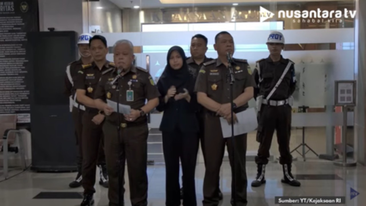 Kejagung menggelar konferensi pers terkait penetapan Dirut Pertamina sebagai tersangka dalam kasus korupsi minyak mentah