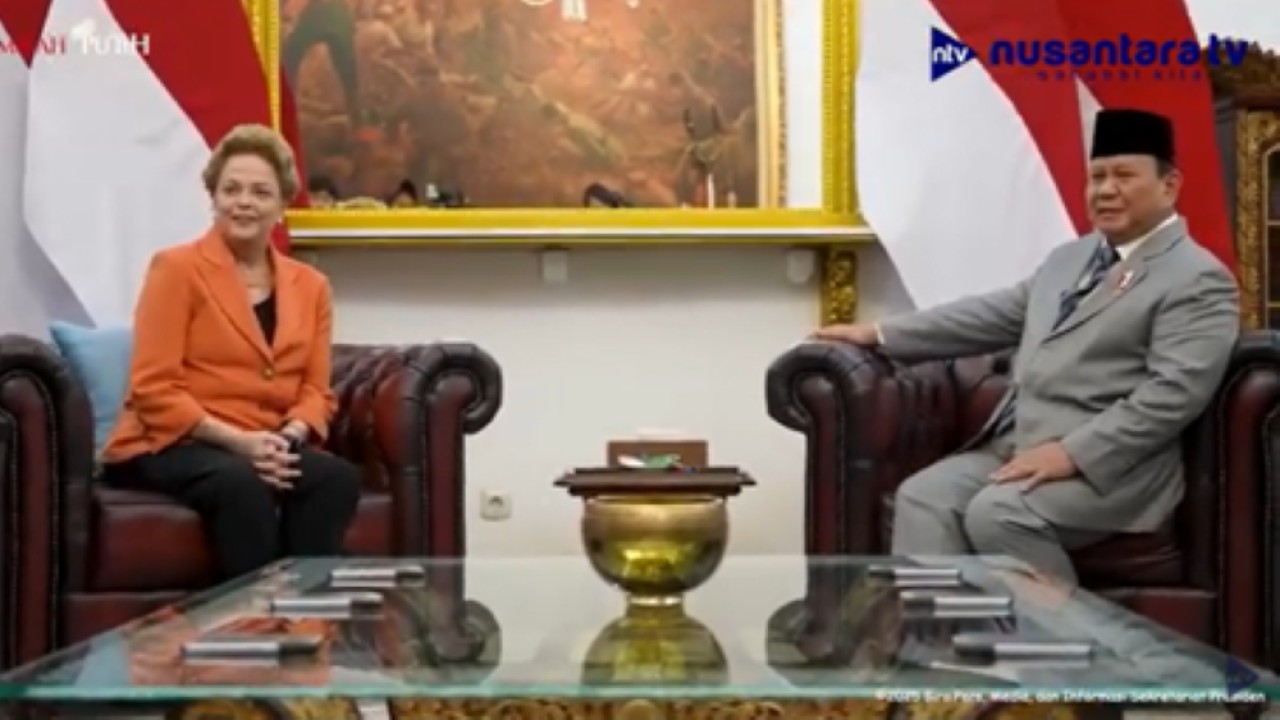 Presiden Prabowo Subianto menerima kedatangan Presiden NDB Dilma Vana Rousseff di Istana Merdeka, Jakarta