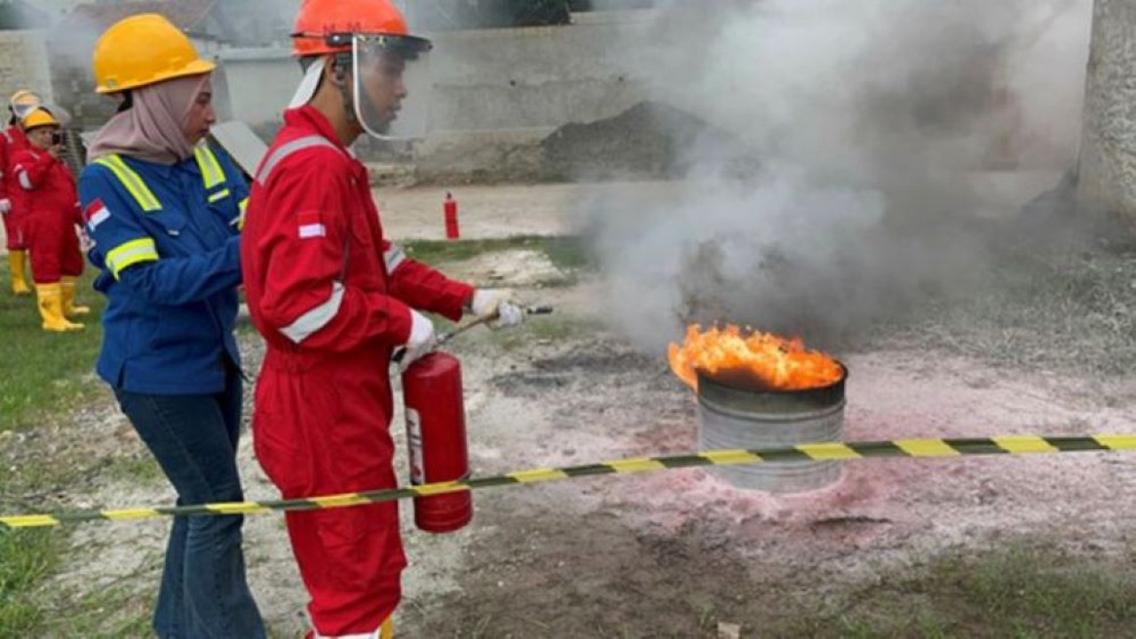 Sebanyak 20 karyawan PT Indocarter, perusahaan penyedia layanan katering dan logistik untuk sektor minyak dan pertambangan, mengikuti pelatihan Basic Fire Fighter atau keterampilan dasar pemadam kebakaran