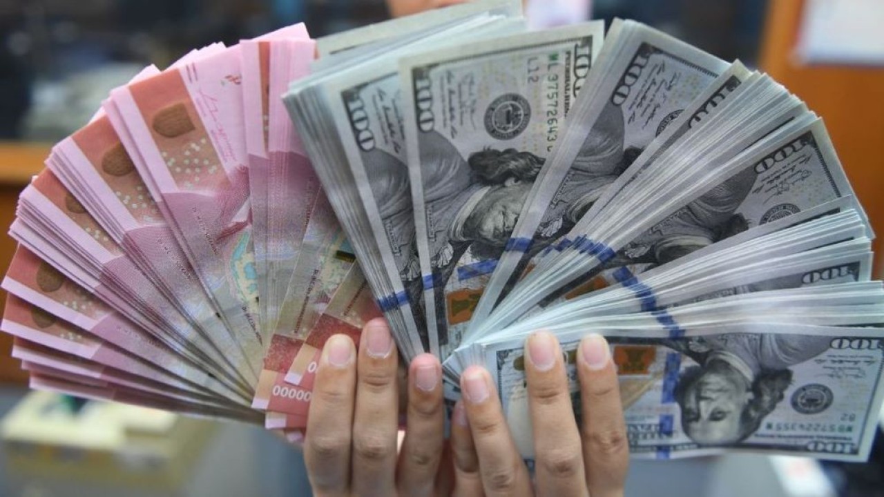 Mata uang Rupiah dan Dolar AS/ist