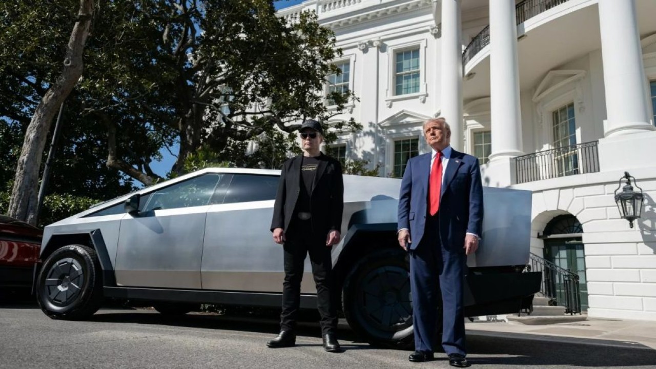 Presiden Amerika Serikat (AS) Donald Trump dan CEO Tesla Elon Musk. (Foto: Istimewa via Carscoops)