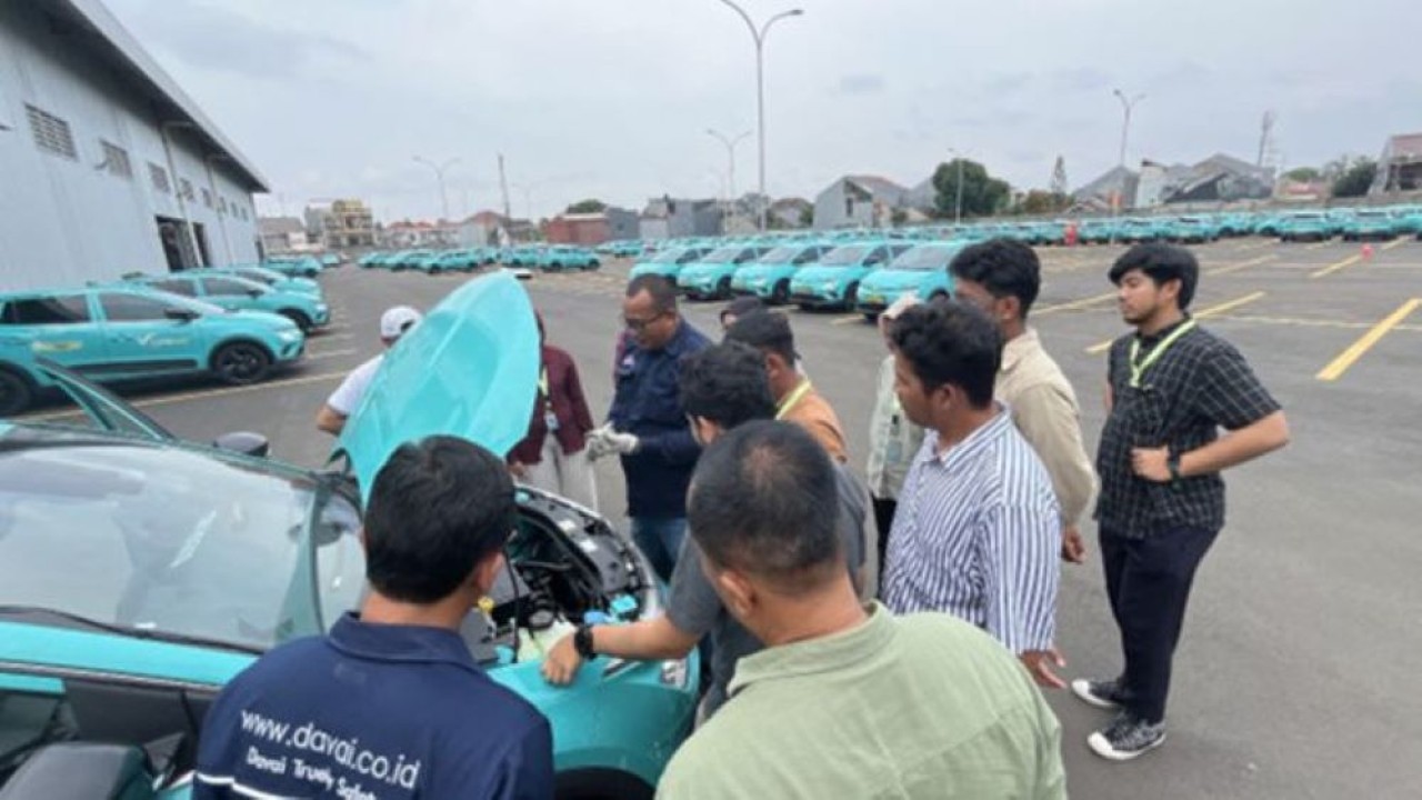 Perusahaan taksi listrik premium asal Vietnam, PT Xanh SM Green And Smart Mobility (GSM) (Xanh SM) menggelar training safety driving untuk puluhan pengemudinya/Foto: Istimewa