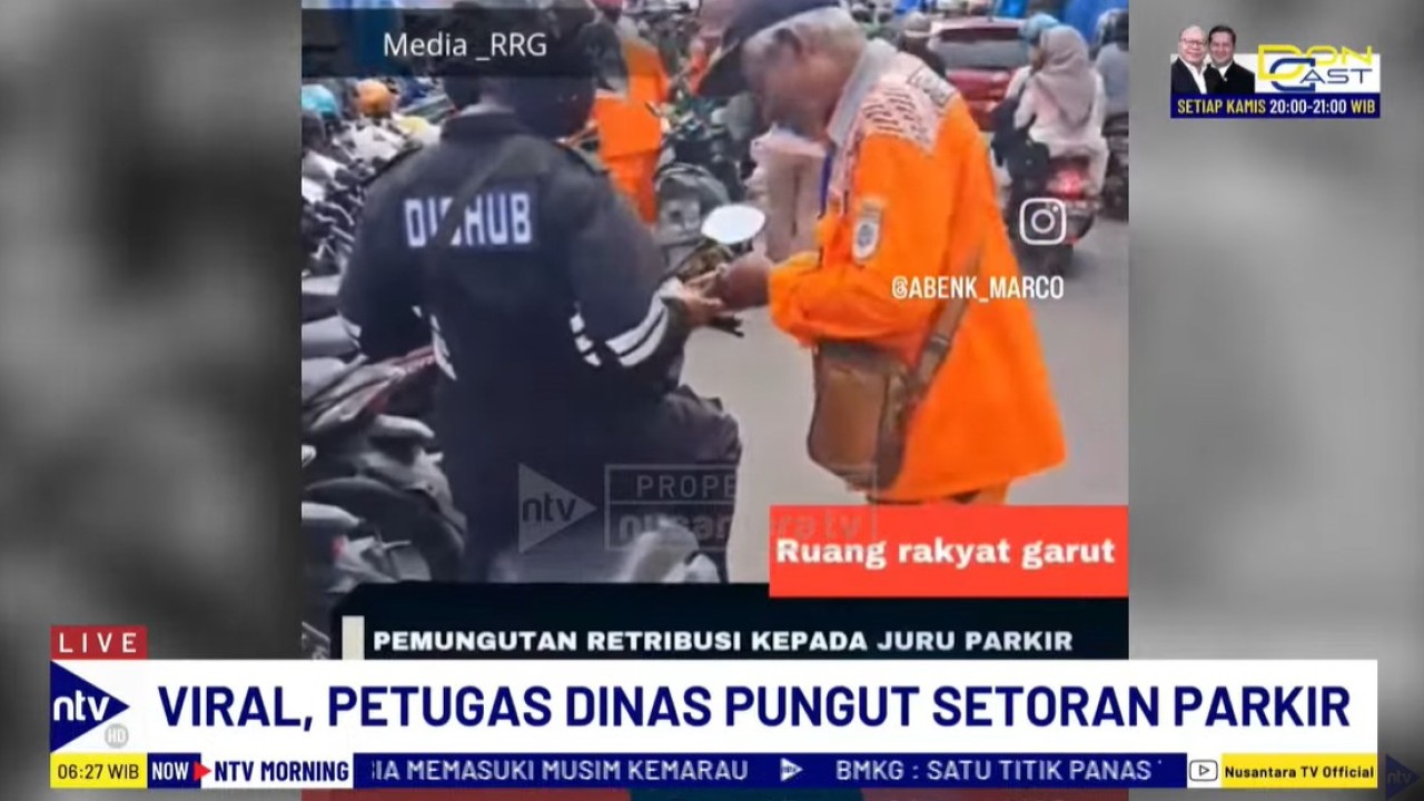 Petugas Dishub Garut, Jawa Barat, mengambil uang setoran parkir viral di media sosial.