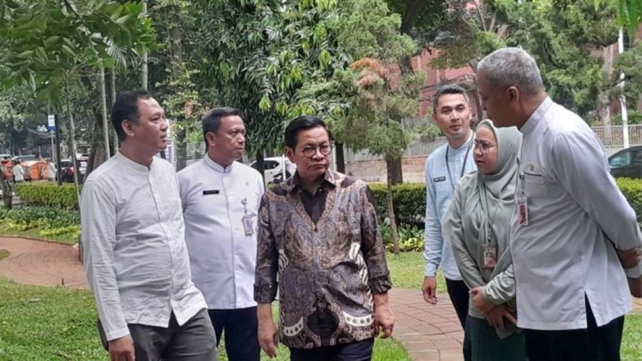Gubernur DKI Jakarta, Pramono Anung meninjau taman Tebet Eco Park (Ntvnews.id/ Adiansyah)