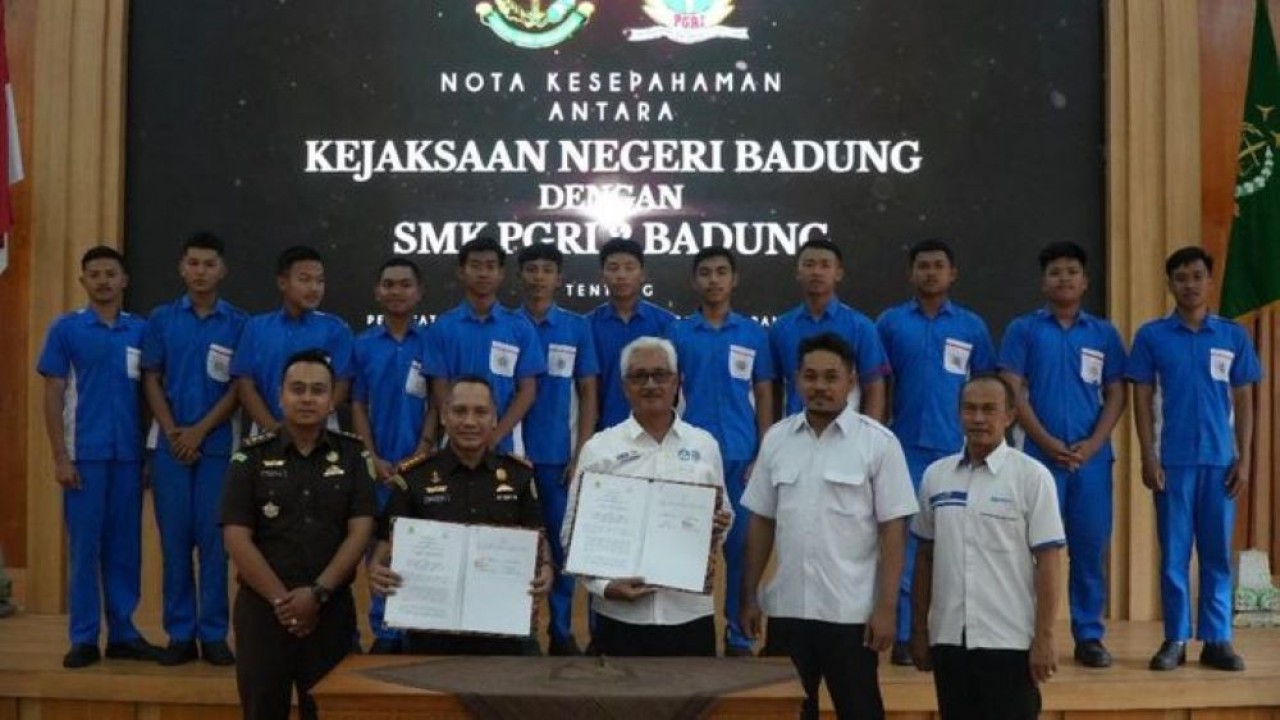 Kejaksaan Negeri Badung dan Sekolah Menengah Kejuruan (SMK) PGRI 2 Badung (Dok. Kejari)