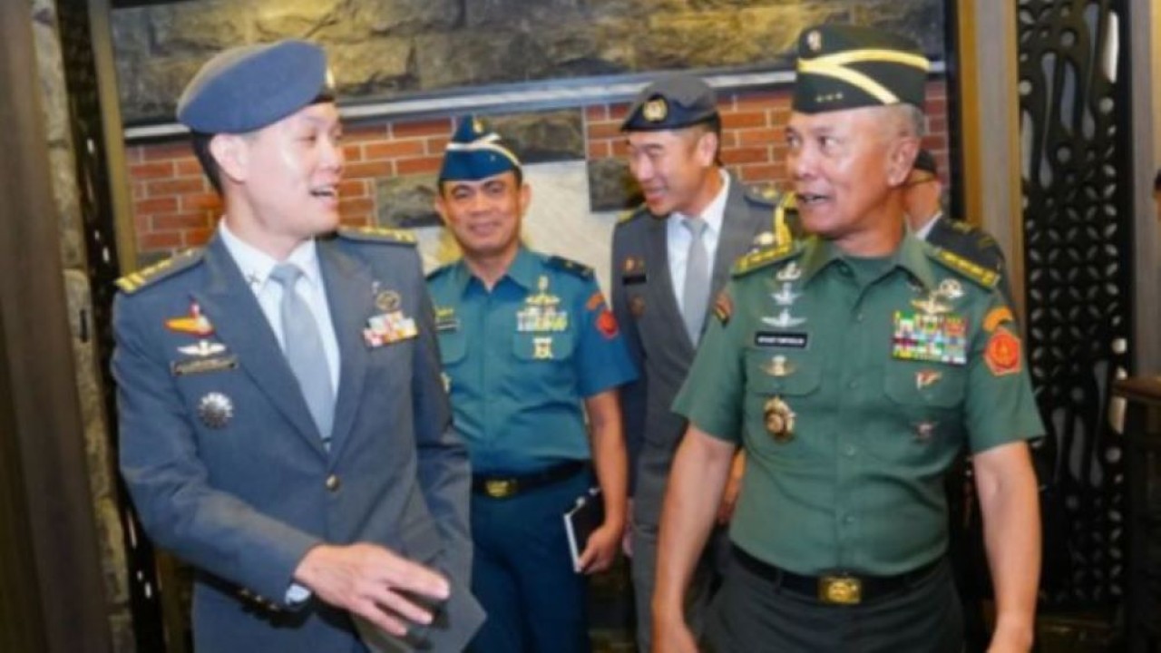 Kasum TNI Terima Kunjungan Kepala Staf Digital Intelijen Militer Singapura (IG: puspen TNI)