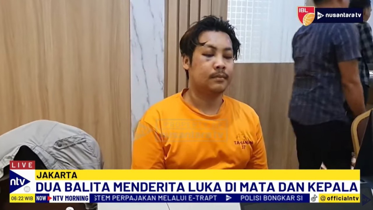 Tindakan penganiayaan dipicu rasa kesal pelaku setelah sang balita tersebut buang air besar di atas kasur.