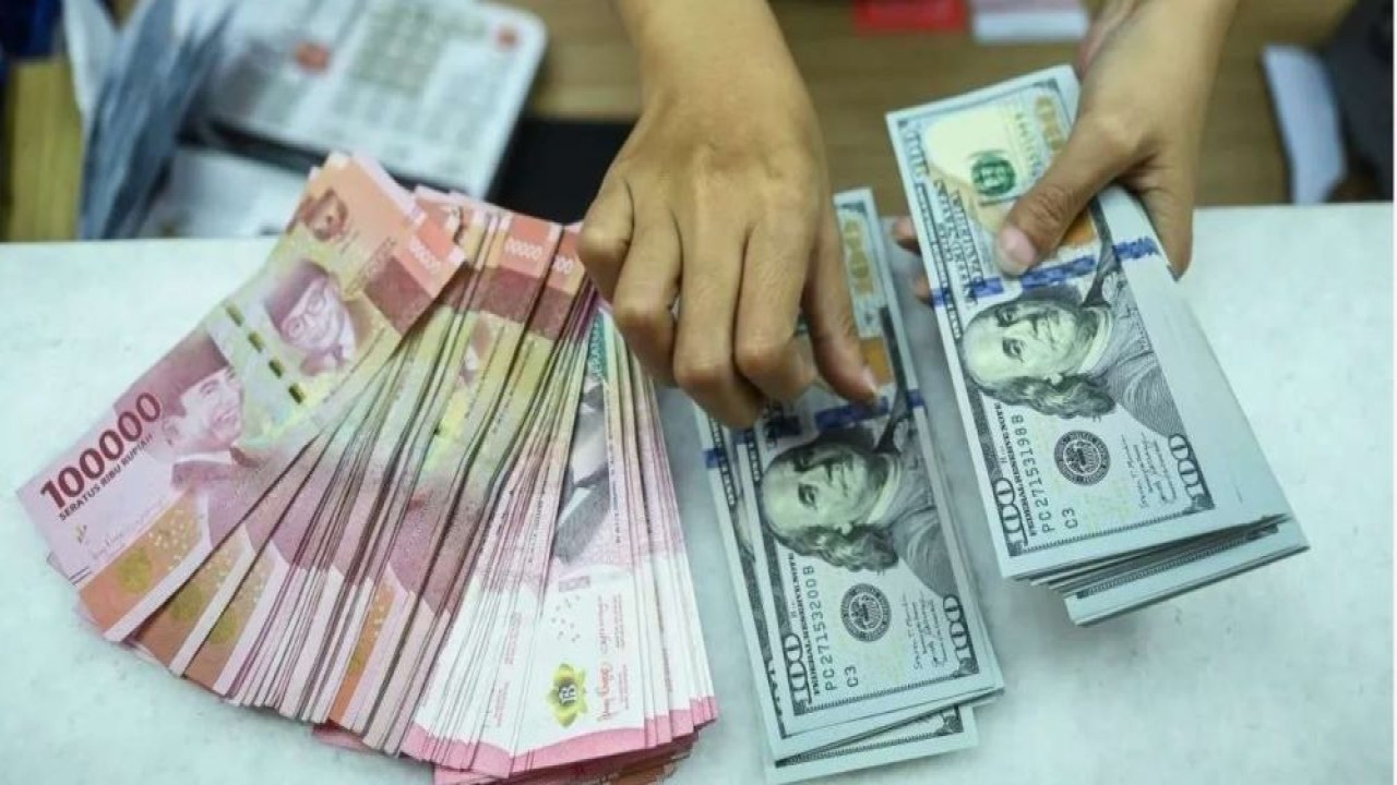Mata uang Rupiah dan Dolar AS/ist