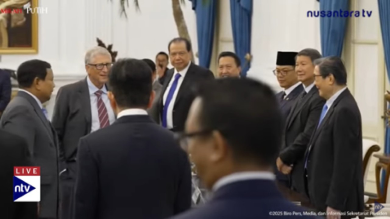 Presiden Prabowo Subianto memperkenalkan para pengusaha dan menteri Kabinet Merah Putih kepada pendiri Microsoft Bill Gates