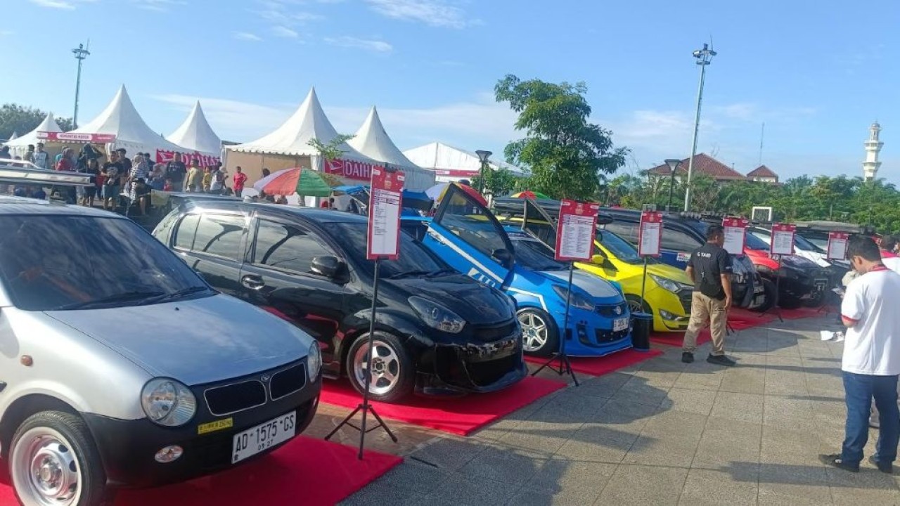 Ribuan pengunjung hadir mewarnai acara "Daihatsu Kumpul Sahabat" di Alun-alun Tigaraksa, Kabupaten Tangerang, Banten, pada Minggu, 18 Mei 2025. (Foto: Istimewa/Daihatsu)