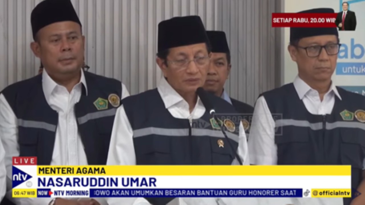 Menteri Agama Nasaruddin Umar melepas langsung keberangkatan calon jemaah haji kloter pertama embarkasi Jakarta