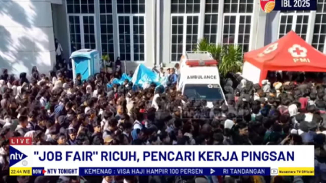 Job Fair di Bekasi diwarnai kericuhan akibat membludaknya para pencari kerja yang datang