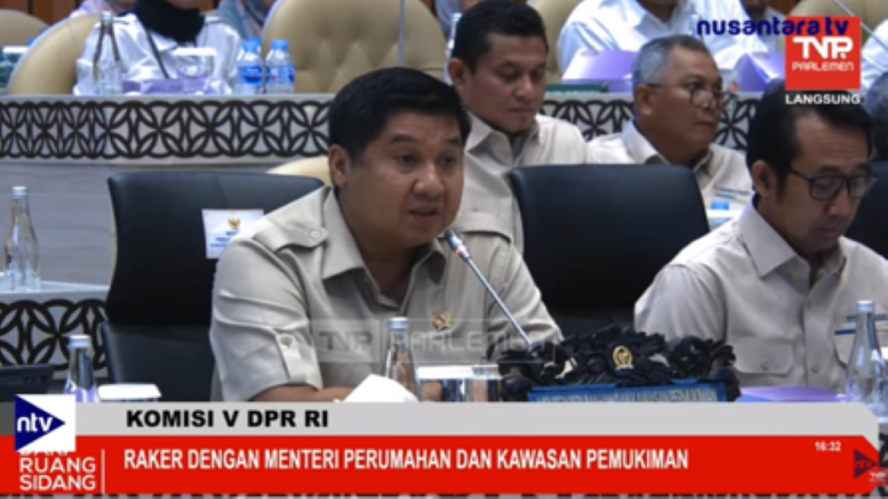 Menteri Perumahan dan Kawasan Permukiman (PKP) Maruarar Sirait saat Raker dengan Komisi V DPR RI