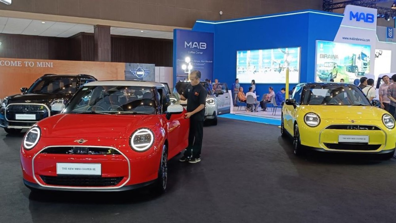 MINI turut ambil bagian dalam Periklindo Electric Vehicle Show (PEVS) 2025 di JIExpo Kemayoran, Jakarta, pada 29 April hingga 4 Mei 2025. (Foto: Adiantoro/NTV)