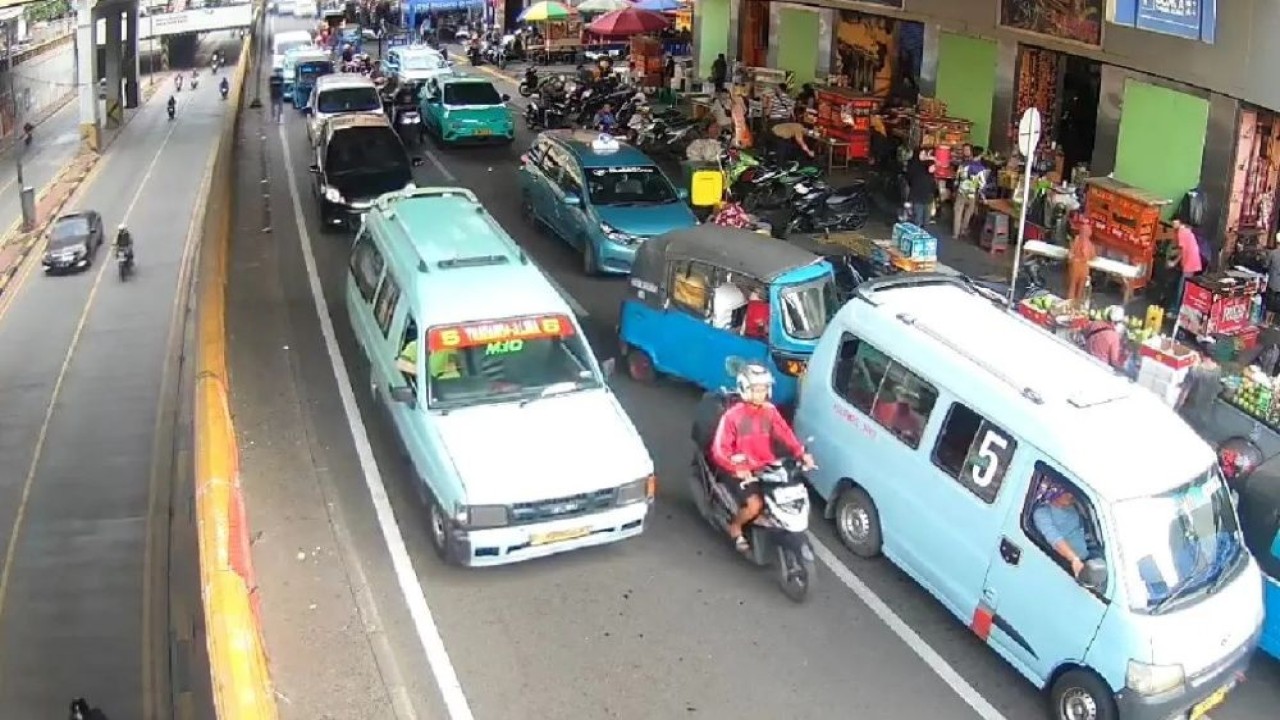 Kamera CCTV yang terpasang di kawasan Tanah Abang, Jakarta Pusat. (Foto: ANTARA/HO-Dishub DKI)