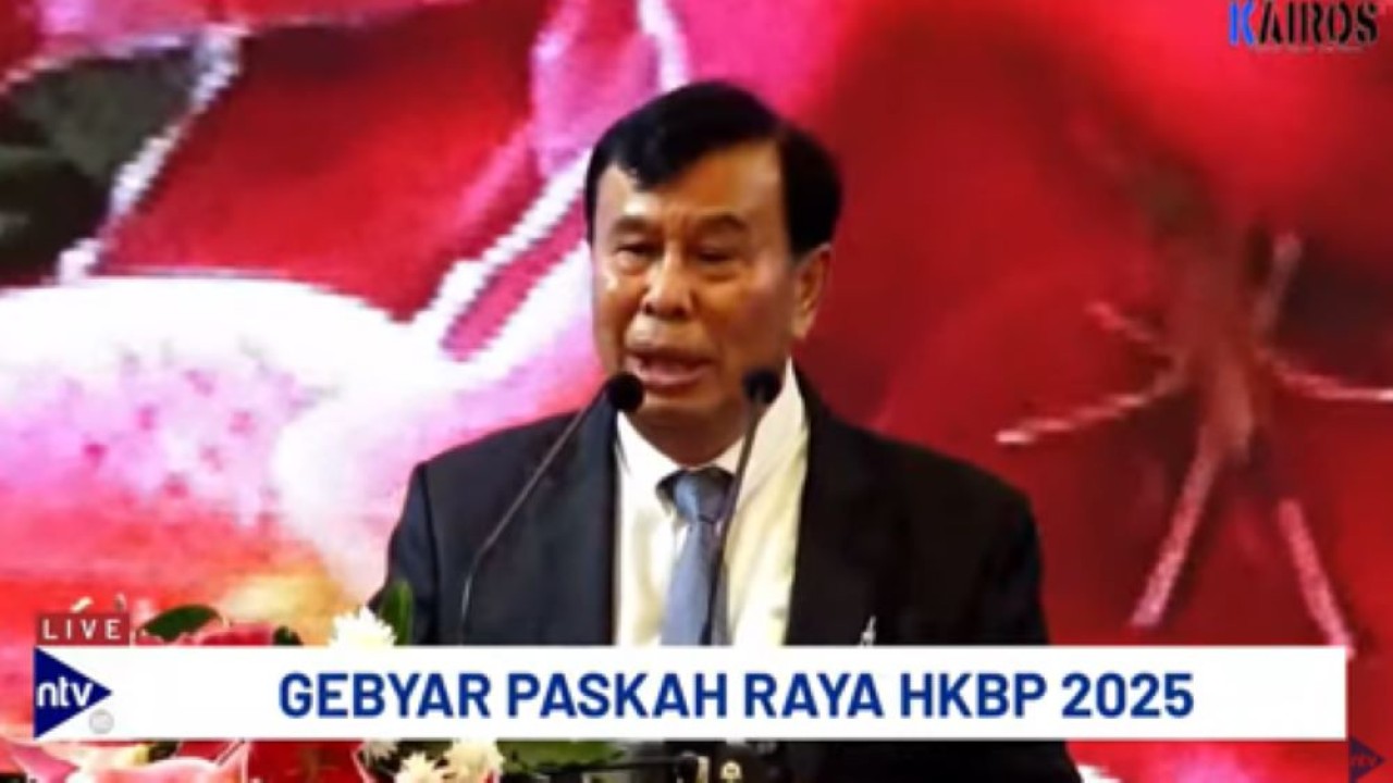 Presiden Komisaris NT Corp, Dr. Ir. Nurdin Tampubolon, M.M. memberikan sambutan mewakili jemaat pada perayaan Paskah Raya Huria Kristen Batak Protestan (HKBP) 2025 di Jakarta International Velodrome, Rawamangun, Jakarta Timur, pada Senin, 26 Mei 2025.