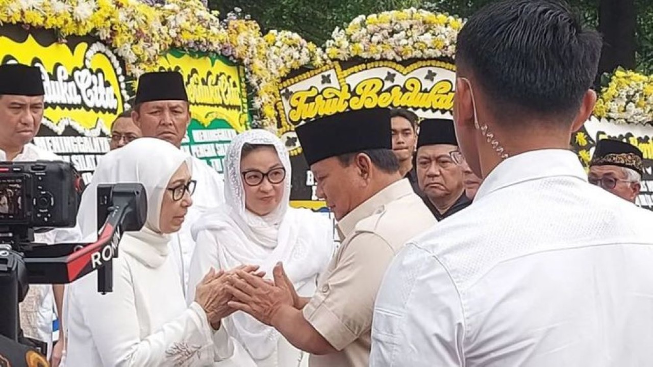 Prabowo melayat mantan Wagub DKI Jakarta yang juga tokoh silat nasional, Eddie Marzuki (ANTARA)