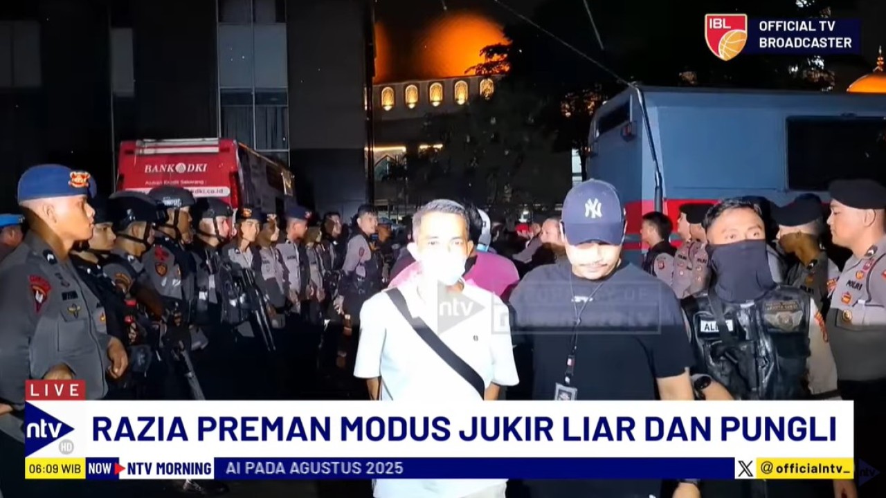 Puluhan preman bermodus juru parkir ilegal diciduk di Jakarta Barat.