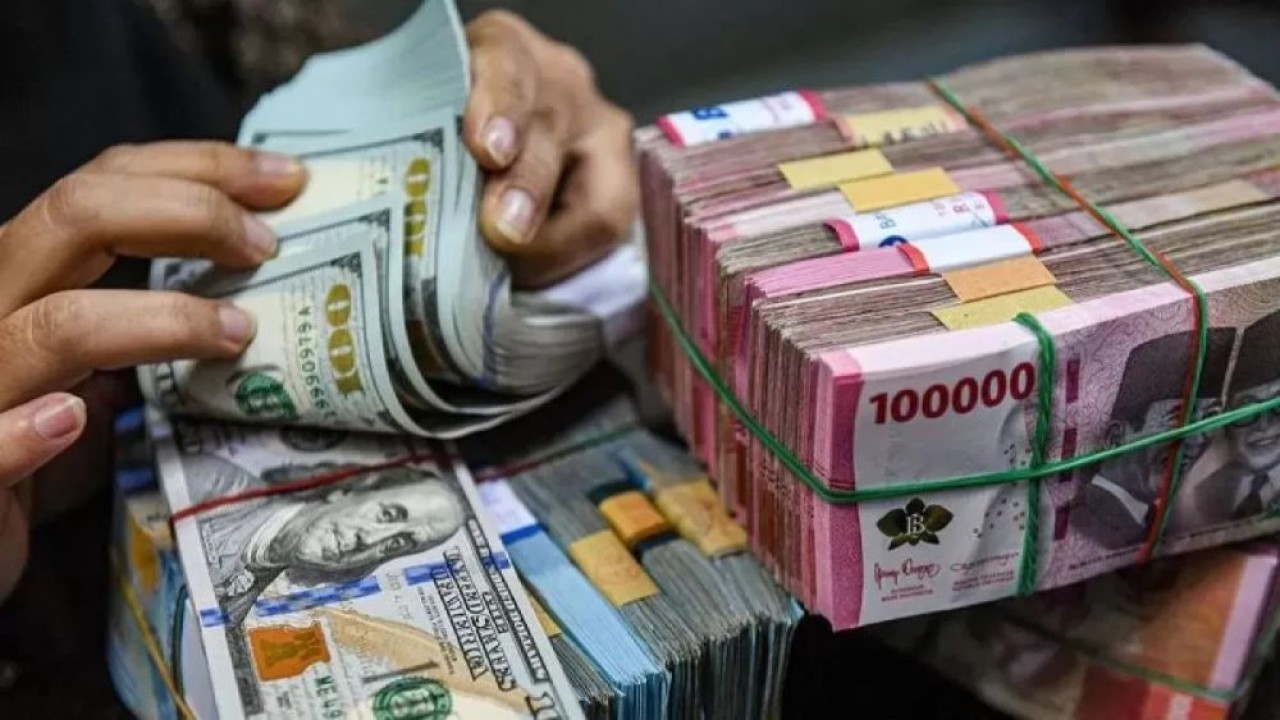Mata uang Rupiah dan Dolar AS/ist