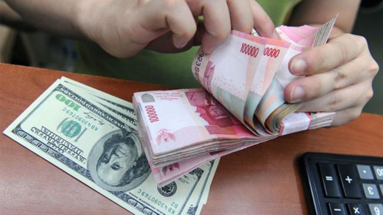 Mata uang Rupiah dan Dolar AS/ist