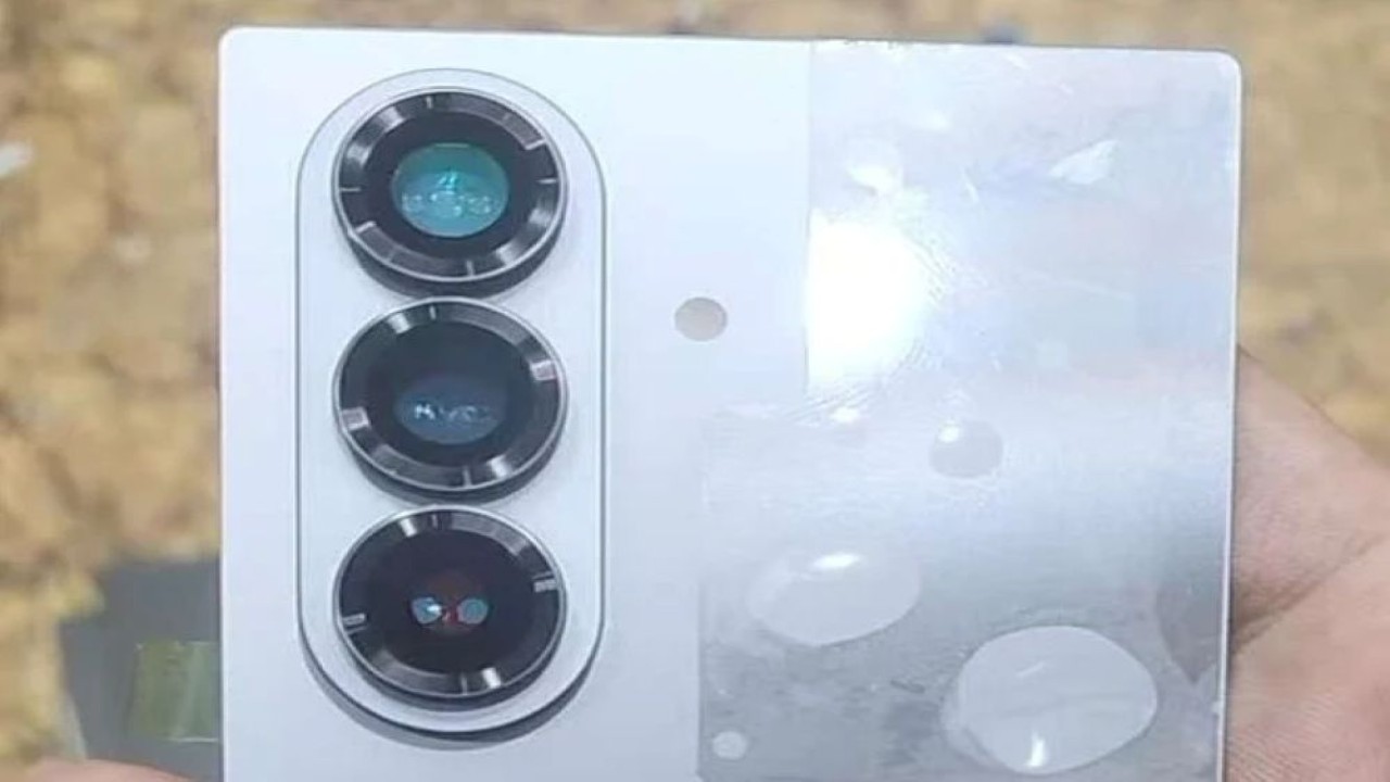 Foto diduga Samsung Galaxy Z Fold7. (Foto: Istimewa via Gizmochina)