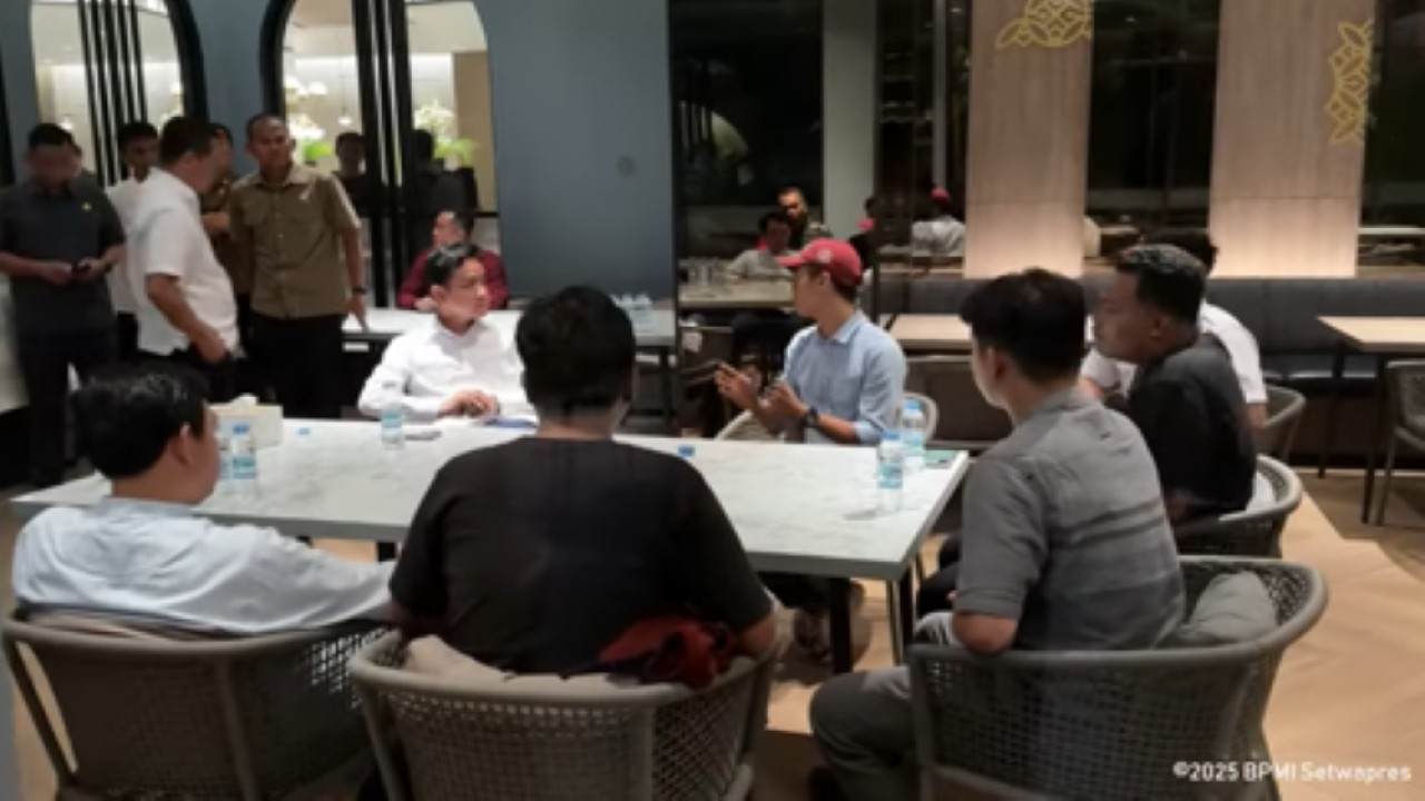 Wakil Presiden (Wapres) Gibran Rakabuming Raka menerima langsung aspirasi masyarakat Bengkulu yang disampaikan melalui perwakilan pemuda dan mahasiswa, terkait permasalahan-permasalahan yang ada di Provinsi Bengkulu, dimana salah satunya soal kelangkaan Bahan Bakar Minyak (BBM), Selasa malam (27/05/2025).