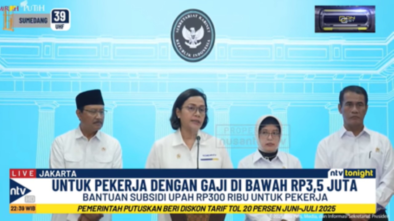 Menteri Keuangan Sri Mulyani mengumumkan pemberian bantuan subsidi upah sebesar Rp600 ribu untuk 17,3 juta pekerja
